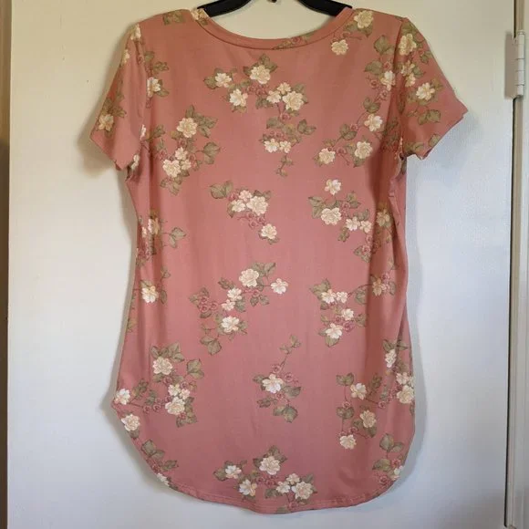 Reb & J. 220 Dusty Pink V-Neck Floral Blouse Size Medium Soft Short Sleeve - Picture 2 of 7